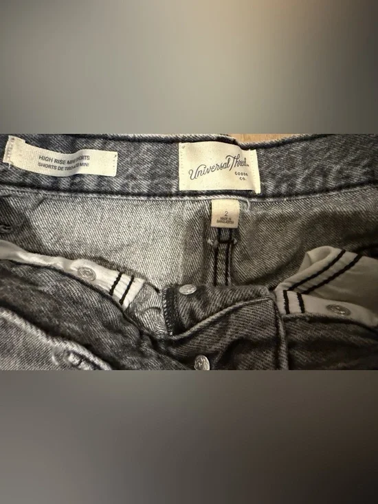 Universal Thread Gray Denim Jeans - Picture 3 of 3